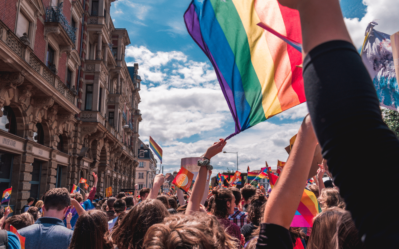 pinnacle foundation scholarship lgbt youth